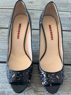 PRADA peel-toe heels with lace design, size EU 39.5.